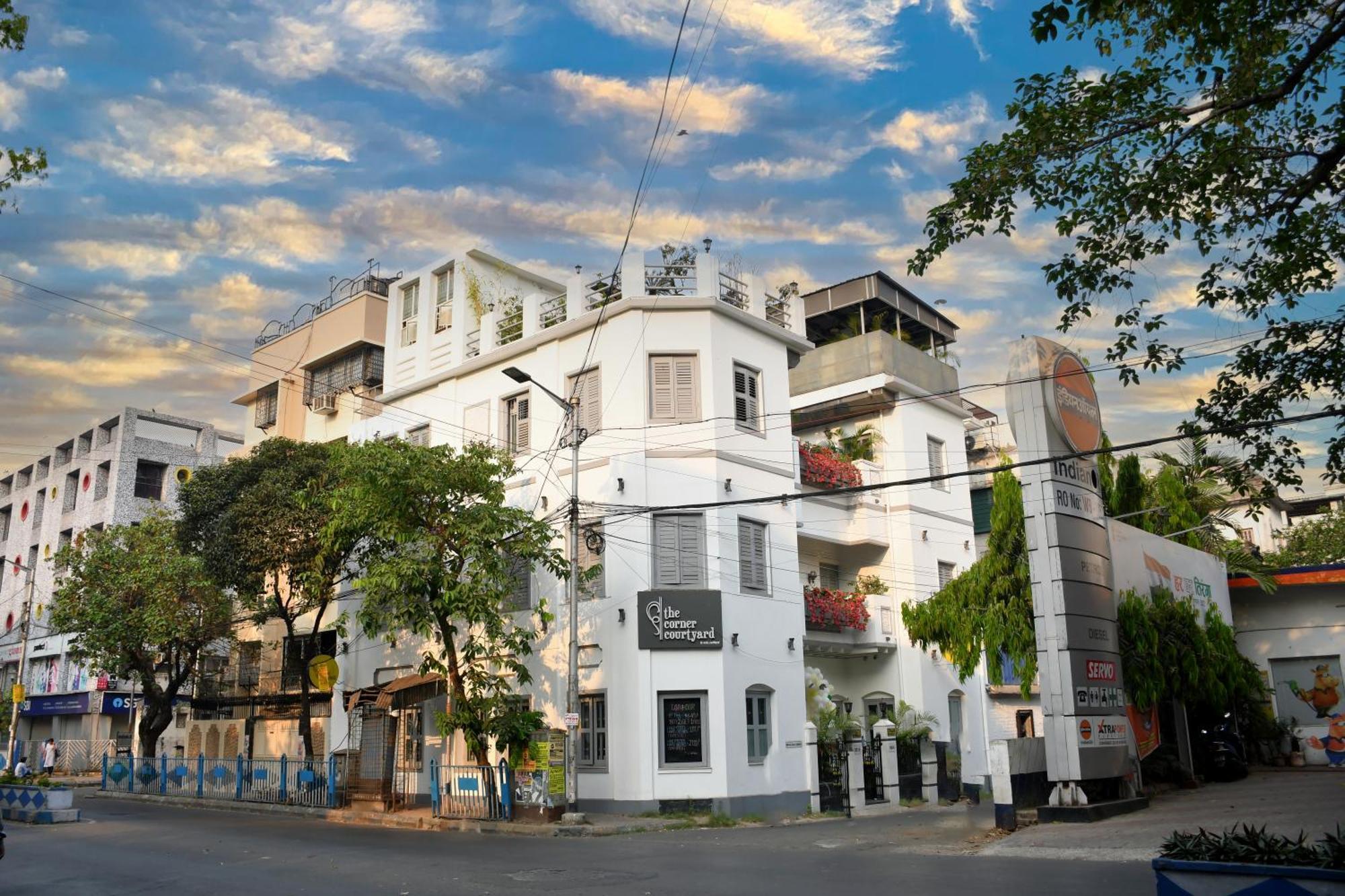 The Corner Courtyard Hotel Calcutta Exterior foto
